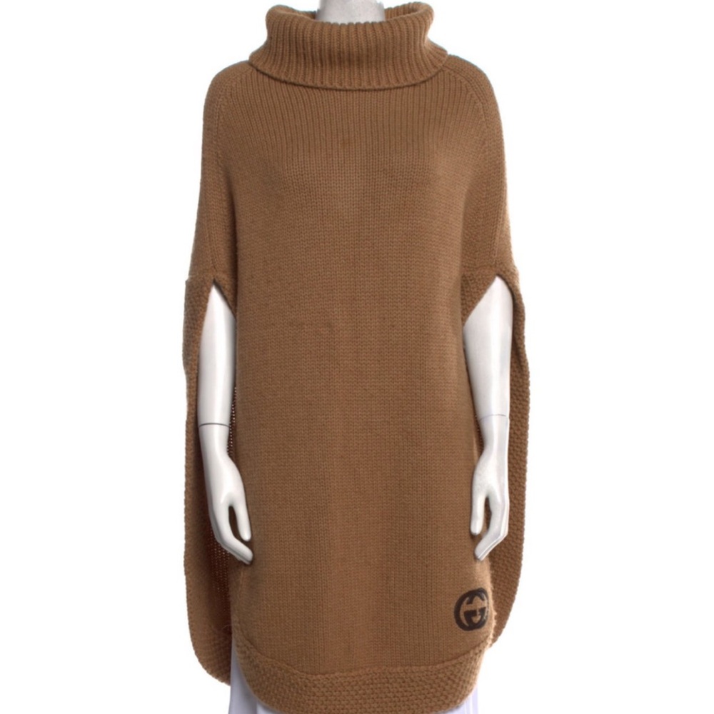 GUCCI KNIT CAMEL WITH TURTLENECK PONCHO.